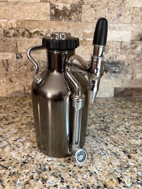 Stainless Steel uKeg Growlerwerks Nitro with Tap and Gauge - Metallic Gray